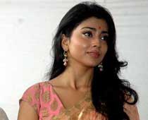 GGMCH not cashing on success of Anna's movement: Shriya Saran